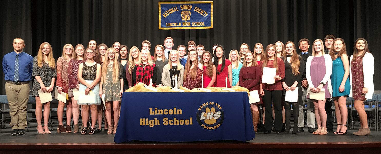 National Honor Society inductees from Lincoln High School, 2018